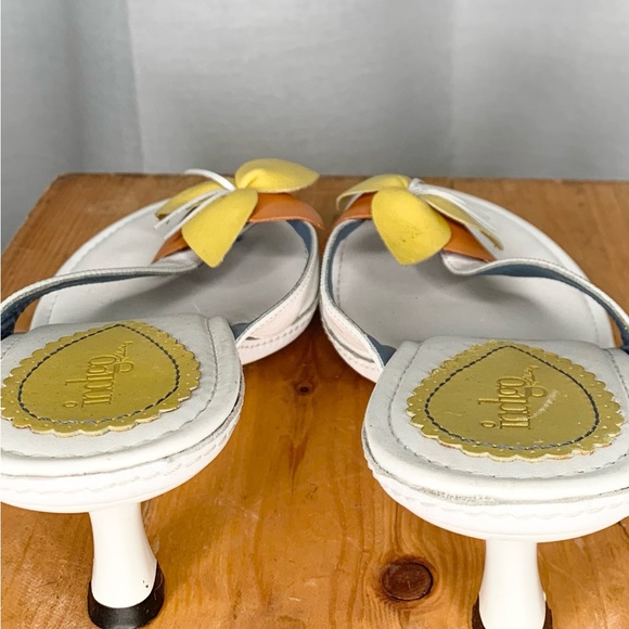 Indigo by Clarks White Leather Slides with Leather Flowers 9M in New Condition - Picture 3 of 13